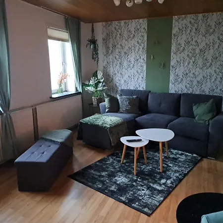 Familienfeundliche Ueber 2 Ebenen 아파트 루켄