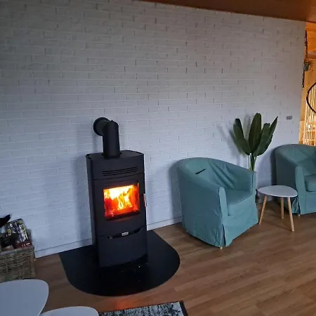 Familienfeundliche Ueber 2 Ebenen 아파트