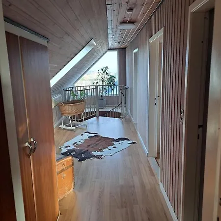 Familienfeundliche Ueber 2 Ebenen 아파트 *